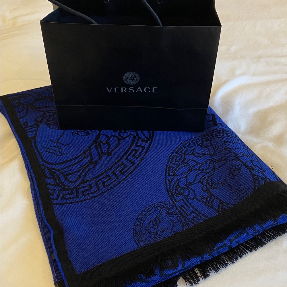 70x27 Versace scarf in royal blue & black NWT made in Italy 100% wool